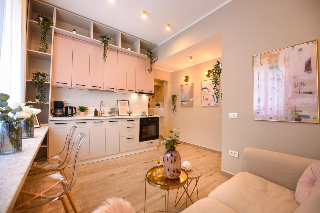 Appartamento Sweet Blossom - Lovely 1br In The Center Bucarest